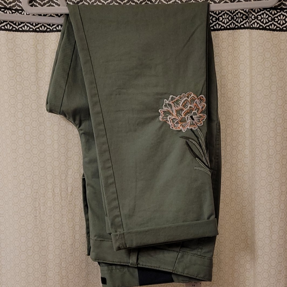 Gap girlfriend Chino pants size 12